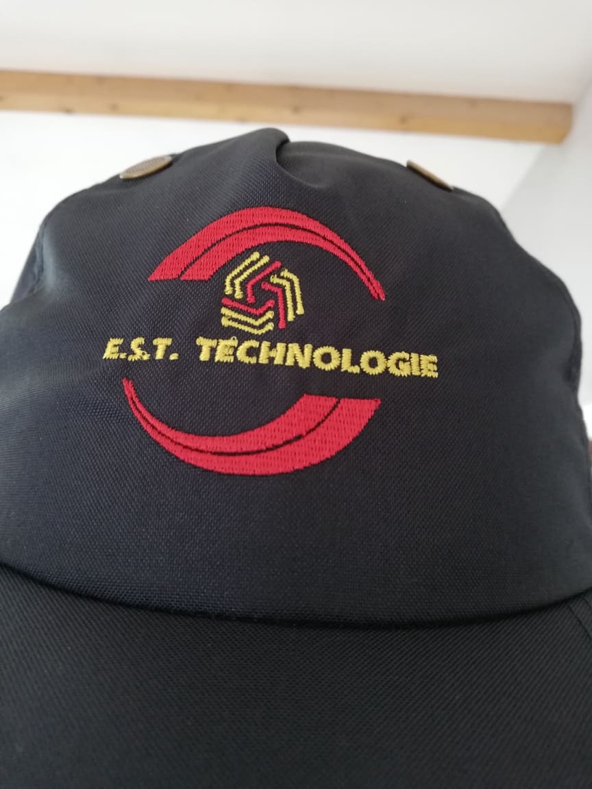 casquette noir EST technologie